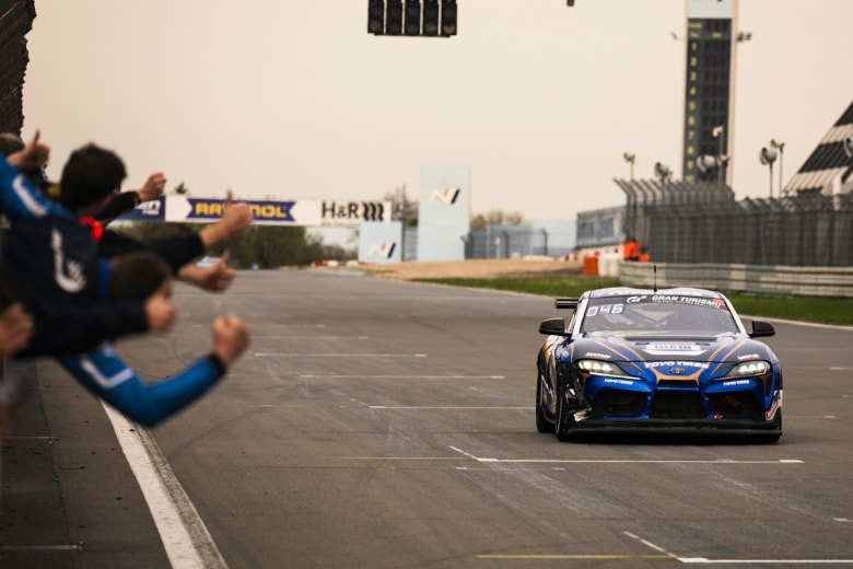 ニュルブルクリンク耐久シリーズ（NLS）でSP10クラスのシリーズチャンピオンを獲得